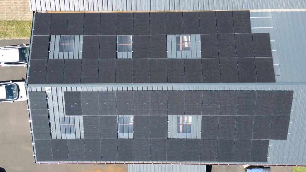 batiment entreprise photovoltaique avec zevolt