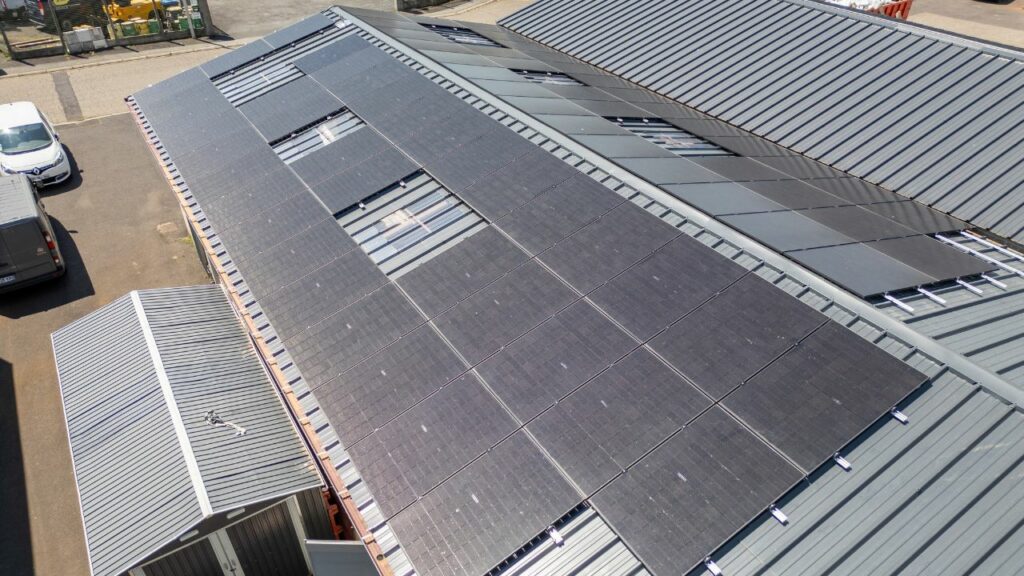 panneau photovoltaique sur entreprise zevolt
